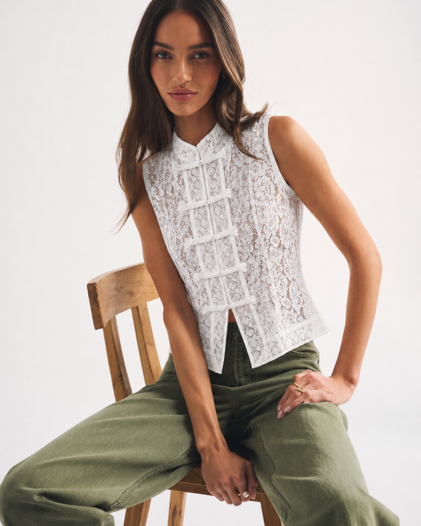 SLEEVELESS LACE MANDARIN TOP