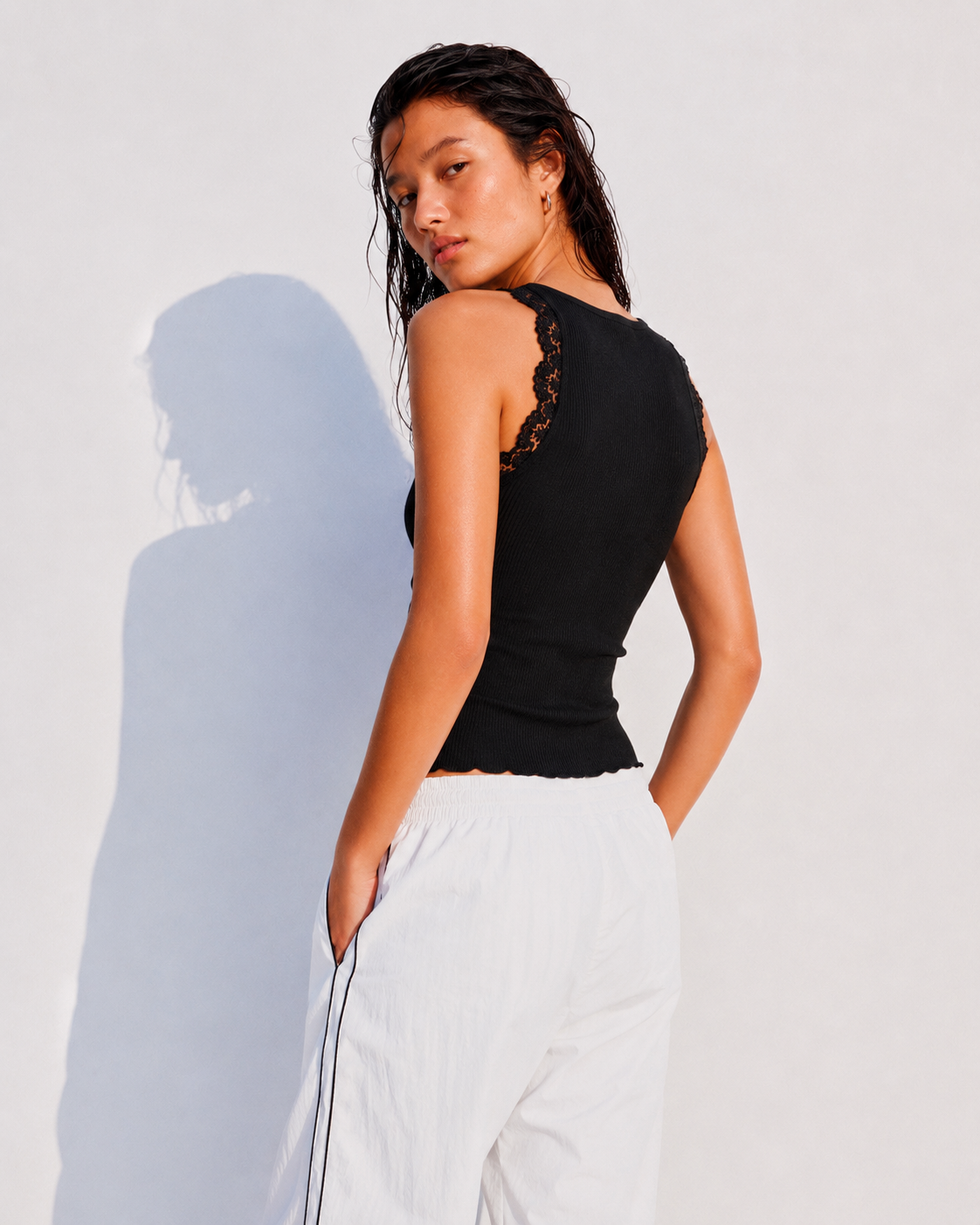 RIBBED LACE TRIM TANK TOP