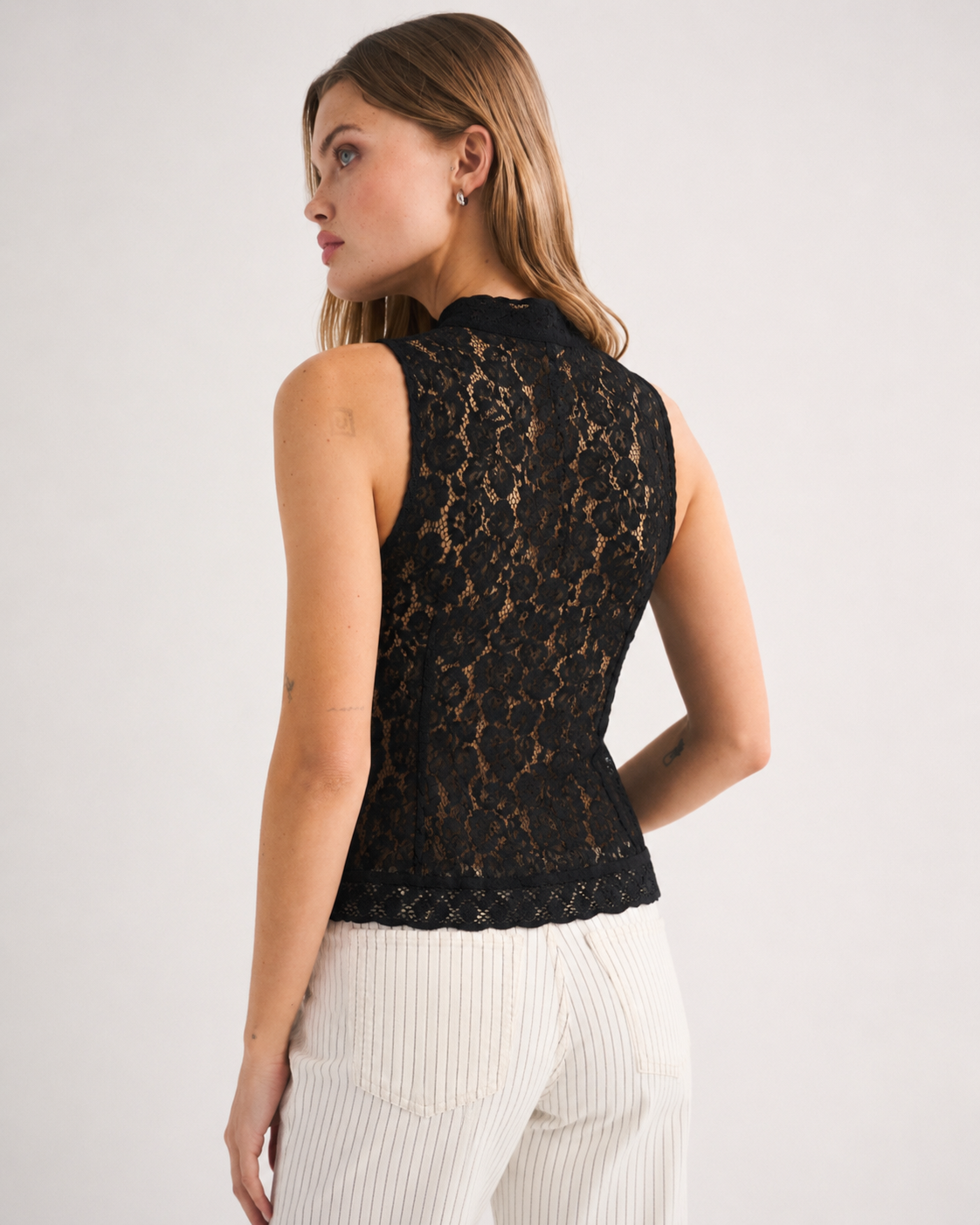 SLEEVELESS LACE MANDARIN TOP