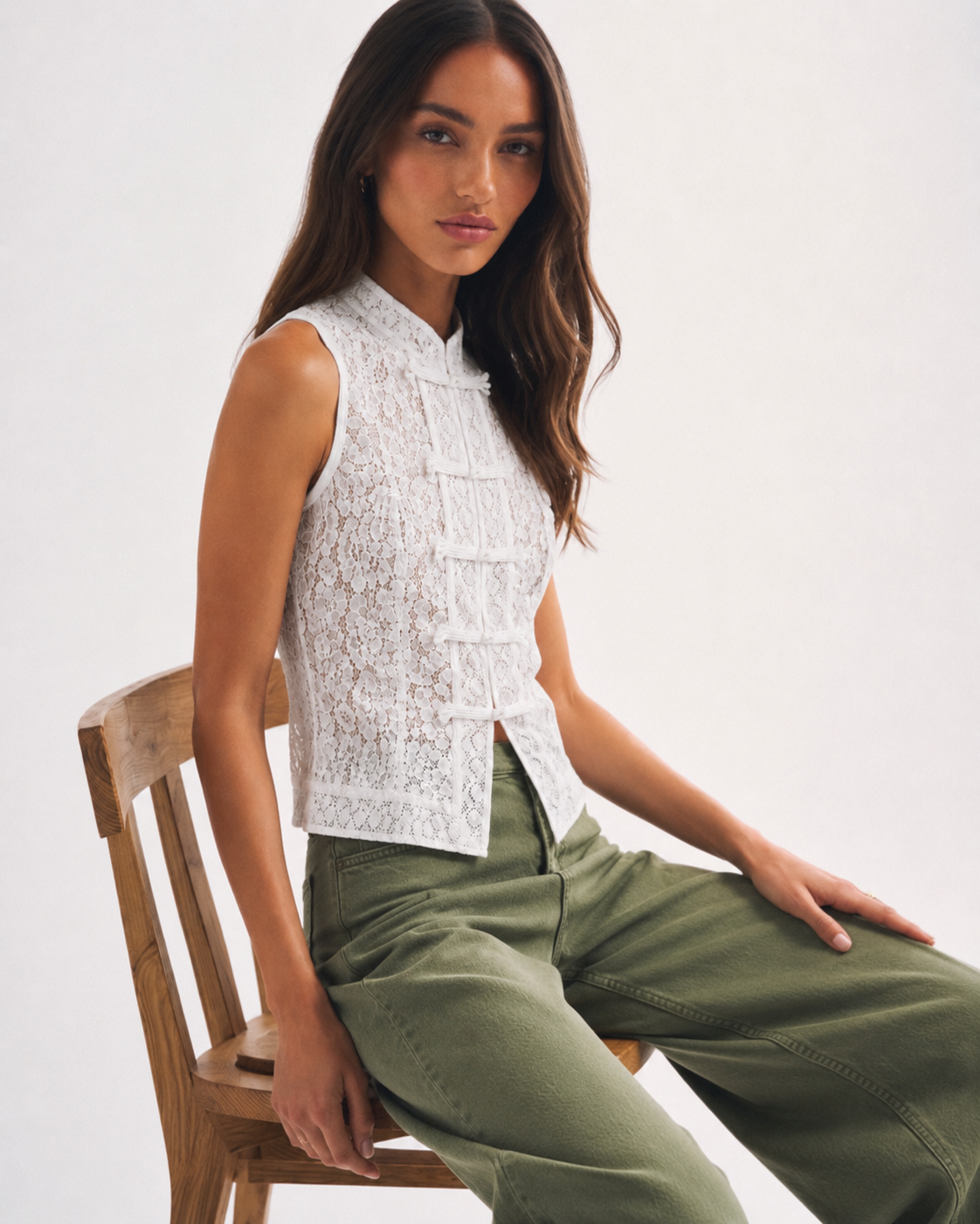 SLEEVELESS LACE MANDARIN TOP