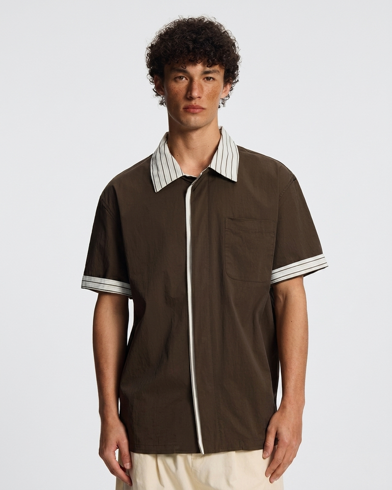 STRIPED COLLAR SHORT SLEEVE SHIRT